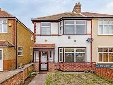 3 bed flat Hounslow (TW5) Equivalent per room 700-950 pcm 9 0 New Newly renovated & very large 3 bedroom ground floor apartment with garden, approx 10-15 minutes walk to Osterley Station and Hounslow East Station. . Gumtree hounslow